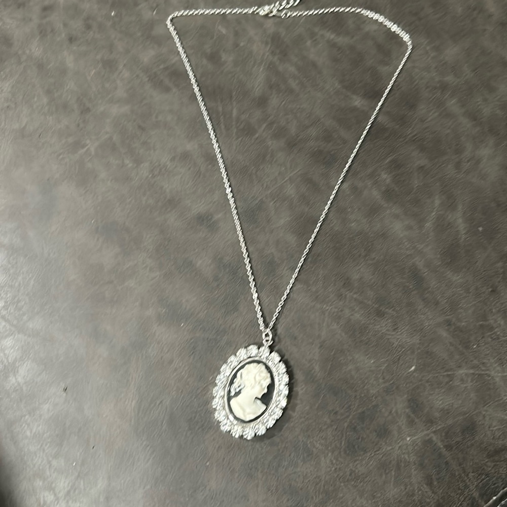 VINTAGE FAUX CAMEO